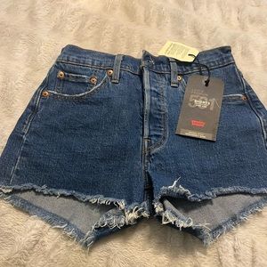 Levi’s women shorts size 25